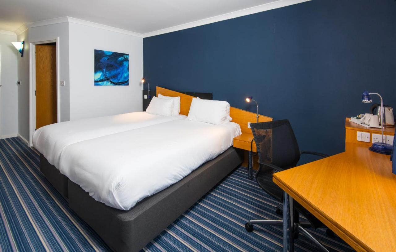 Express East By Ihg Отель
