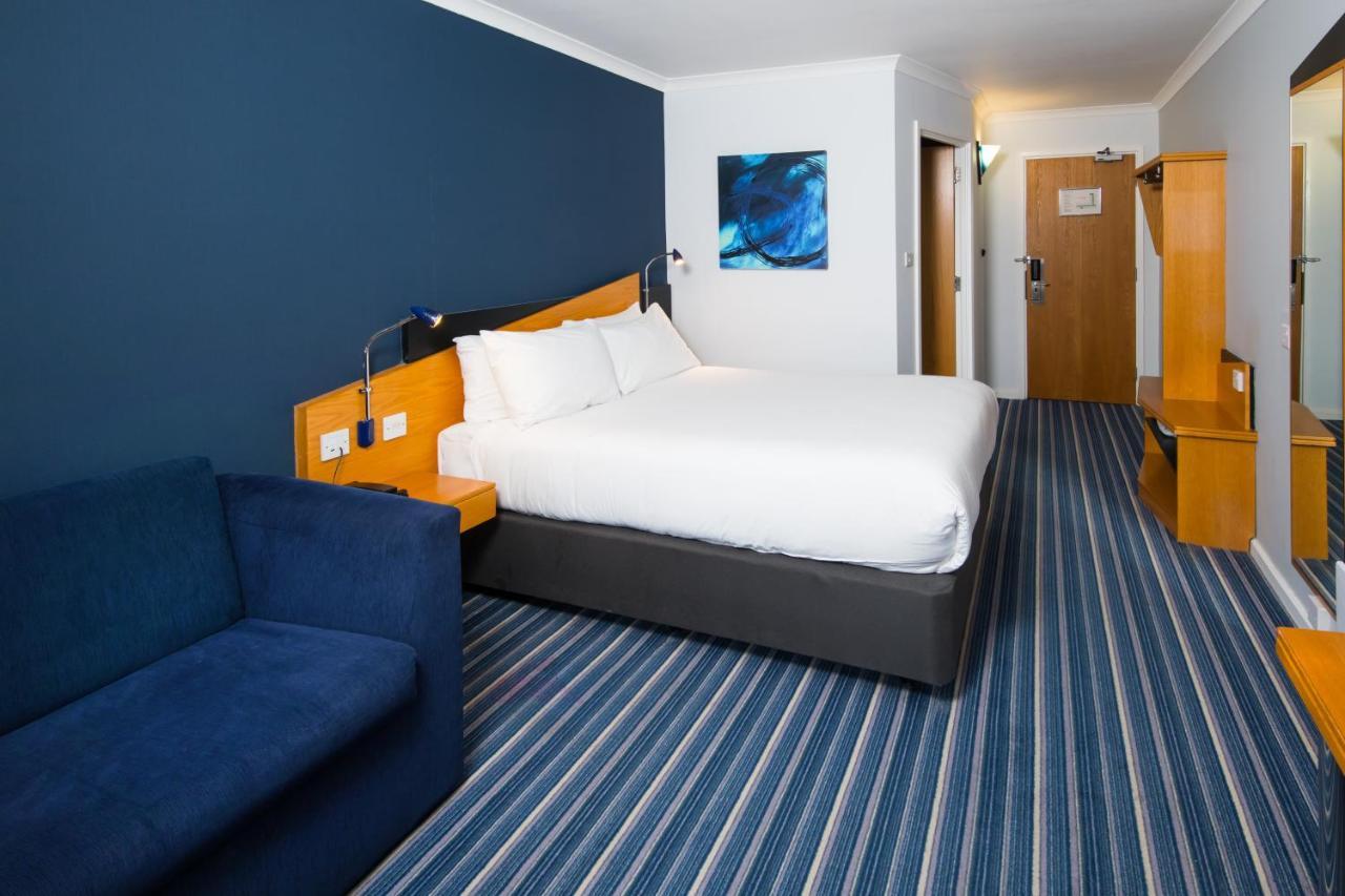 Express East By Ihg Отель